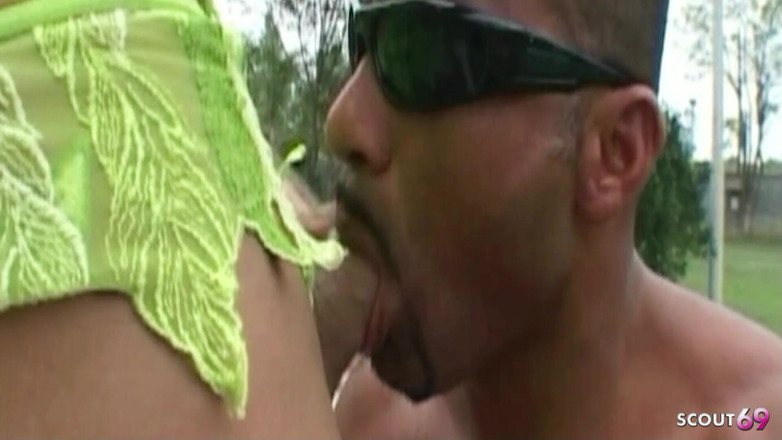 Shemale TS Collection: Waria seksi rambut pirang seks anal di luar ruangan waktu...