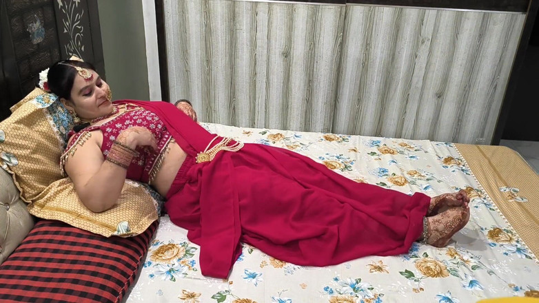 Desi chudai hub: Karva Chauth'da ayı görmeden önce sikişme eğlencesi