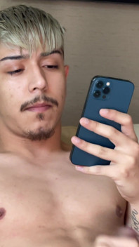 Hung papi genç twink büyük sünnetsiz yarak tek başına büyük boşalma