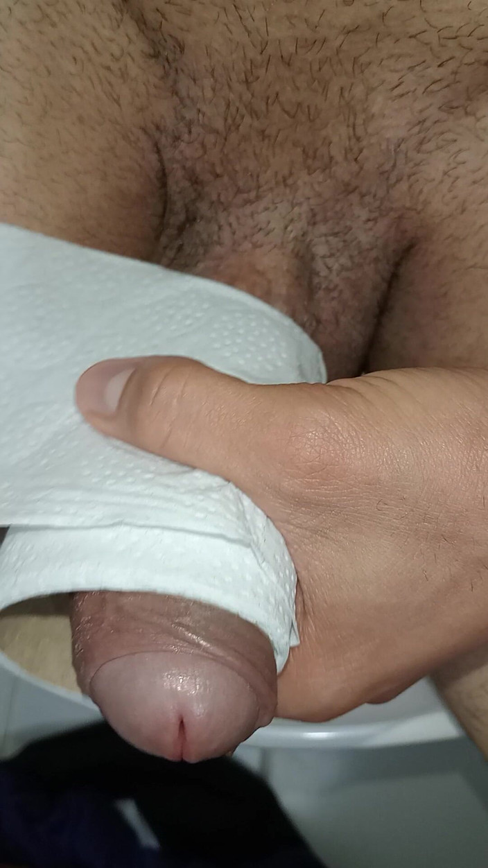 Rey rey: Cewek penurut ini lagi asik ngocok kontol pria kulit hitam...
