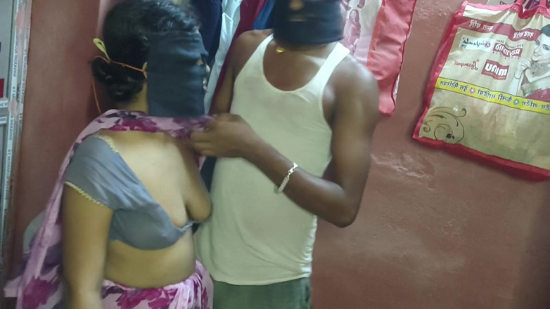 Nehatop123: Desi Indische vrouw heeftbandkamer en neukt zijn poesje als zijn...