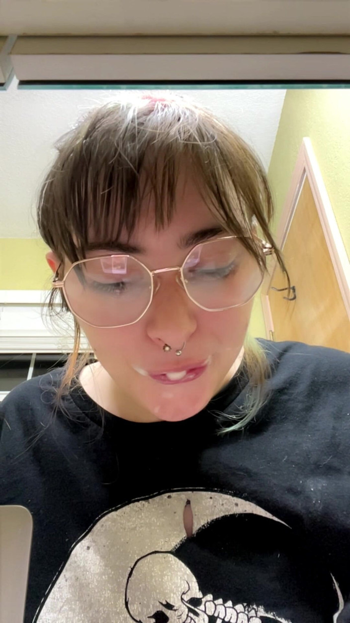 Mushroombitchx: Čistím si zuby