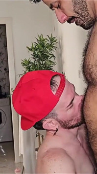 Latino4cumsluts delik açmayı biliyor