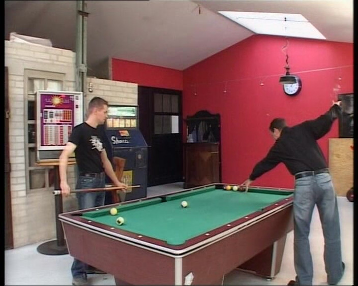 Busty German Sluts: ドイツ出身のブロンドのビッチがビリヤード台でハードルに犯される