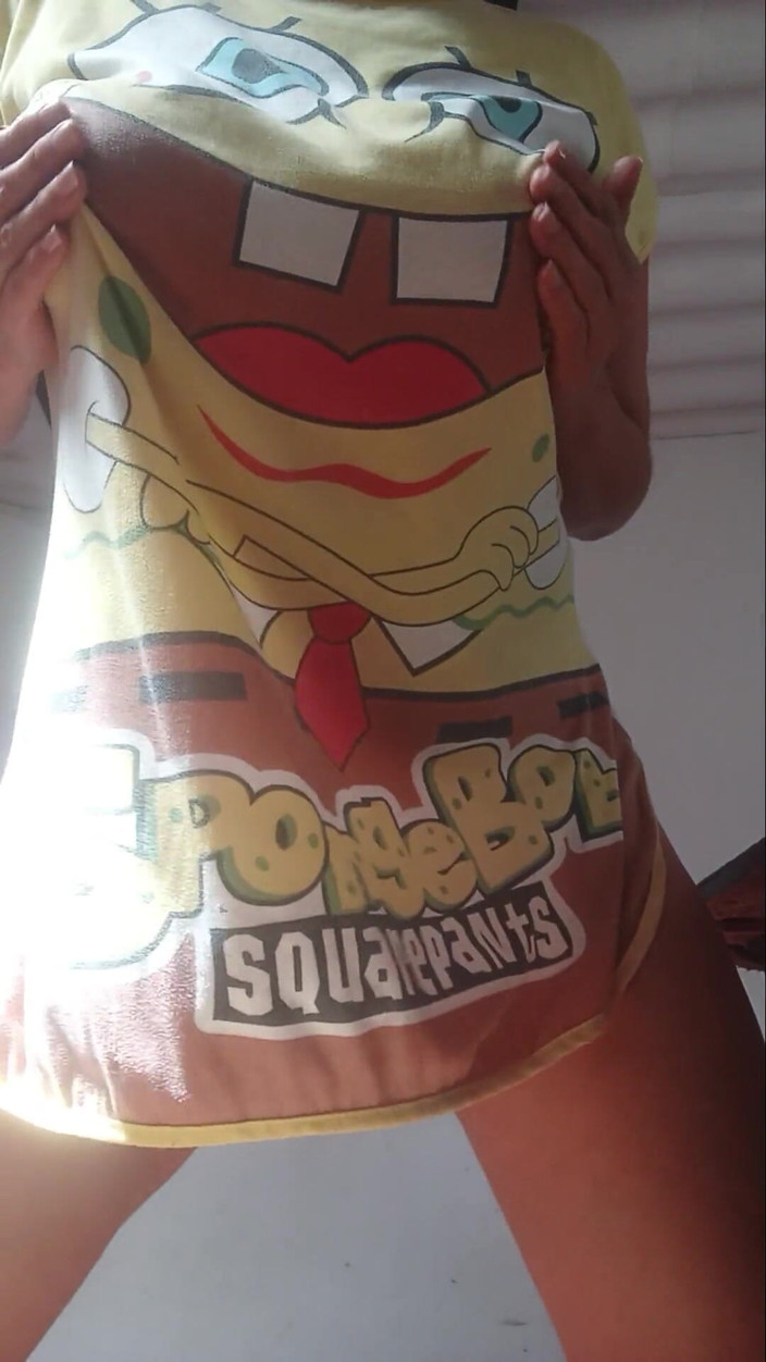 Lobicam: 穿着睡衣的性感舞蹈看着我的屁股