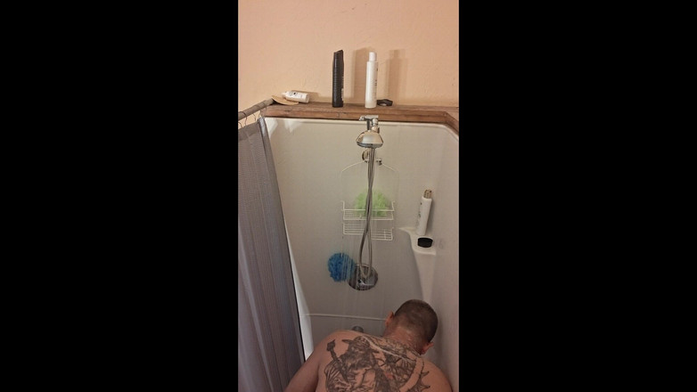 DubeSnackes: Moring Dusche - mit Clipchamp.mp4 gemacht