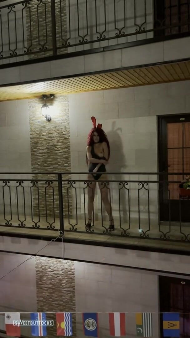 SweetButtocks: Balla nuda in hotel