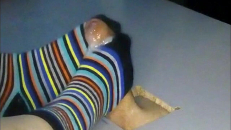 Sexoamateur: Millking mesa com pés