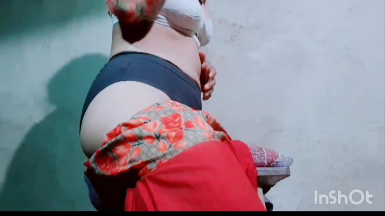 TricolorMusic3: 그녀의 옷 위에 가슴을 누르는 동안, 그녀는 점차 매우 흥분하고 그녀의 몸에서 모든 옷을 제거