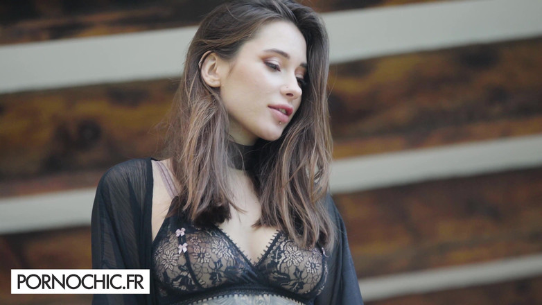 Dorcel Club: Liya Silver și Anastasia Brokelyn îi arată unui bărbat norocos abilitățile lor...