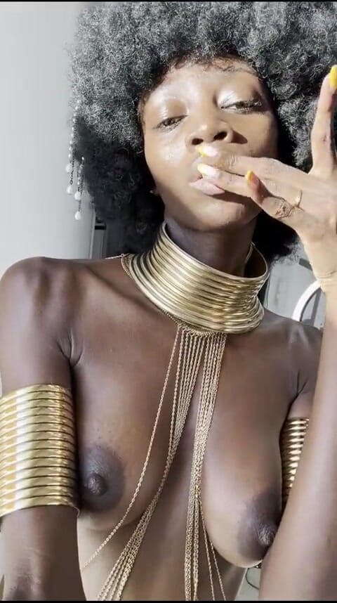 Missblackreey: 娇小的非洲女神快乐仪式