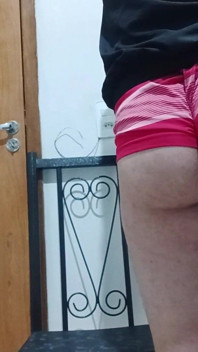 Ich zeige dir meine roten Shorts