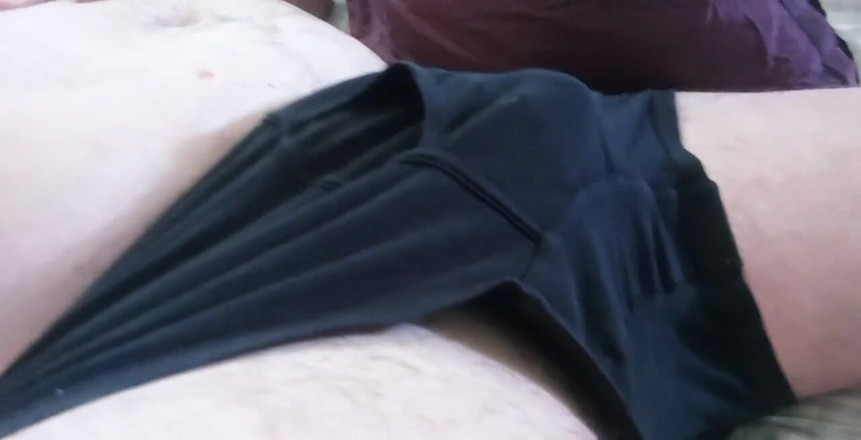 Big Pisser: 男と彼の体のいたずらなビデオの小さな束。