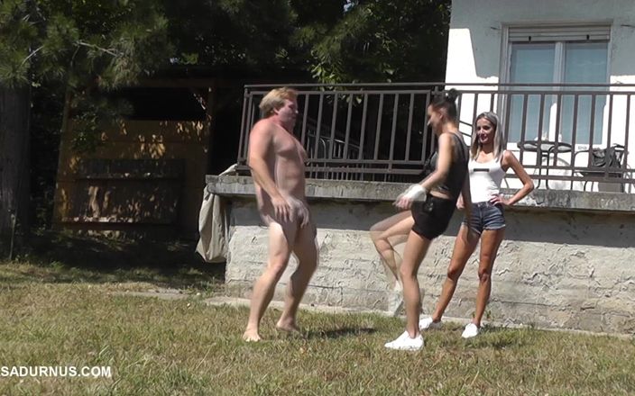 Sadurnus: Dyanna et Tatjana jouent dans le jardin !