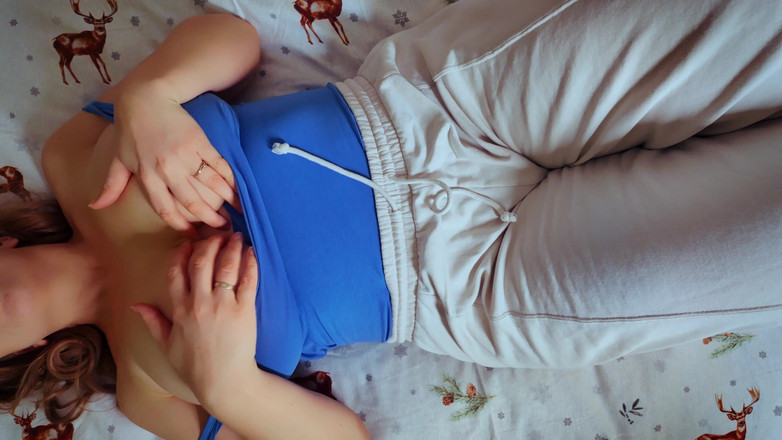 Mrs Wetslavs: Nadržená manželka od vedle masturbuje a myslí na svého souseda....