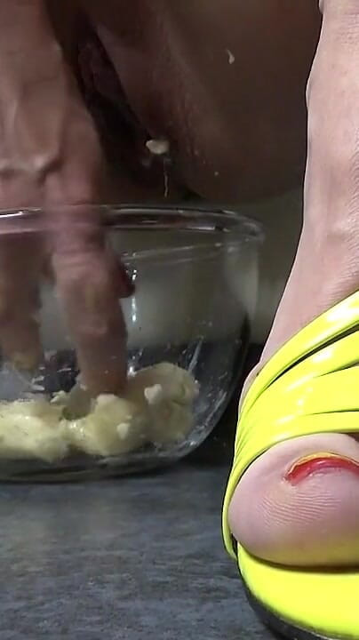 Pissing and Banana Games (AnnaBUST) Pissing and Banana Games (AnnaBUST)