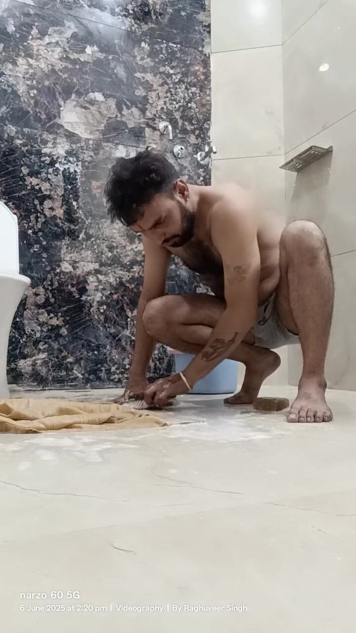 Rajasthani-old-lover: Indischer stiefvater stiefvater genießt dusche