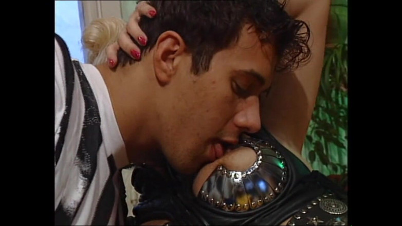 Deutschland porn: Блондинку мамку трахає жорсткий великий член