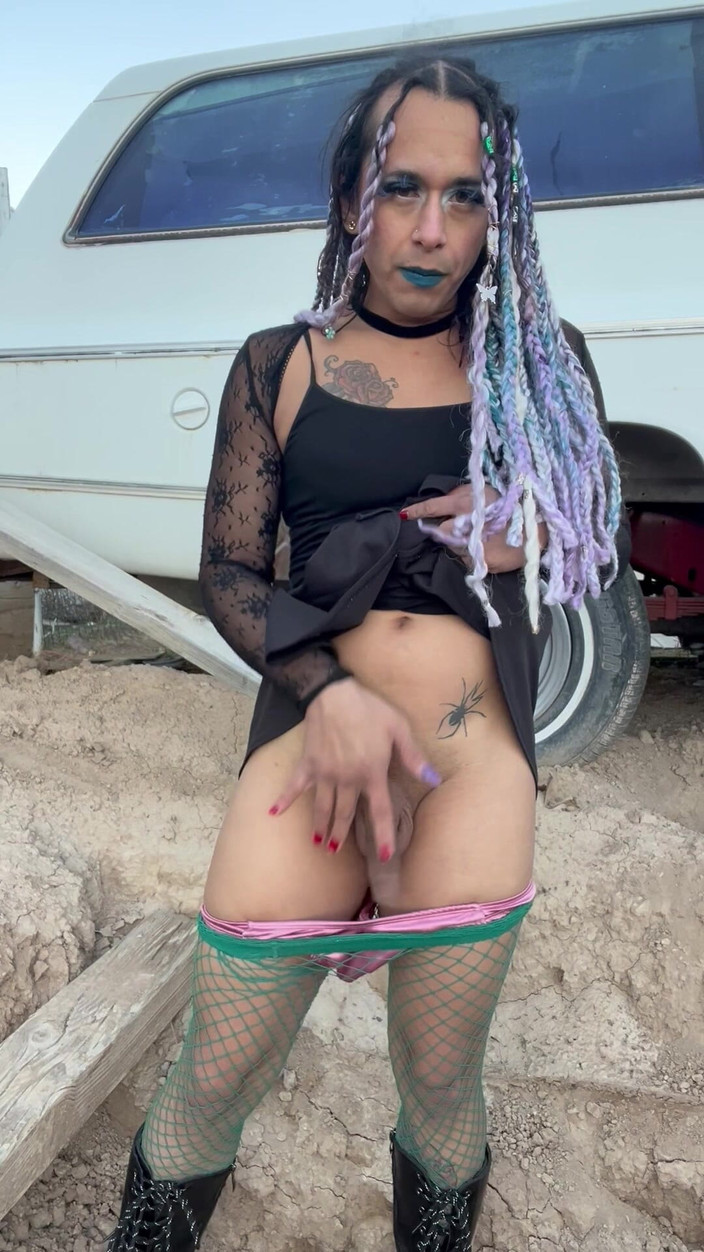 TSJade95: Сексуальна готична дівчина приймає гарячу сечу