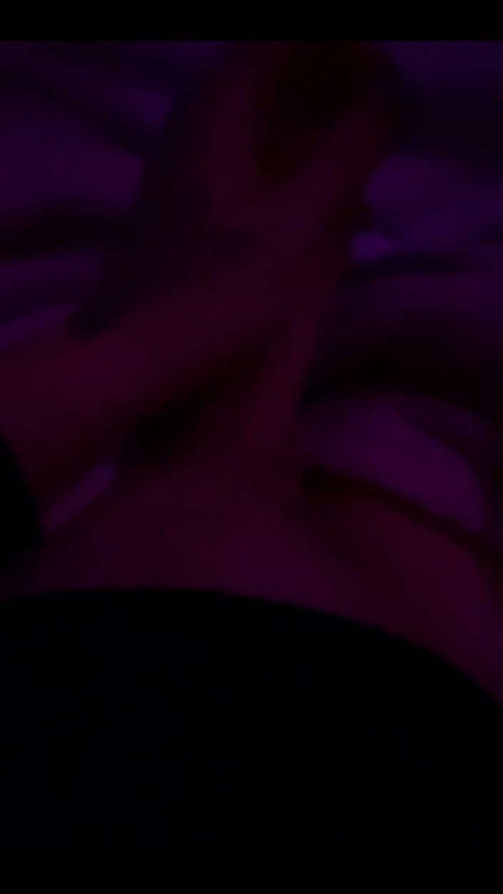 Lil Puddles: 내 클리토리스를 가지고 노는 사랑
