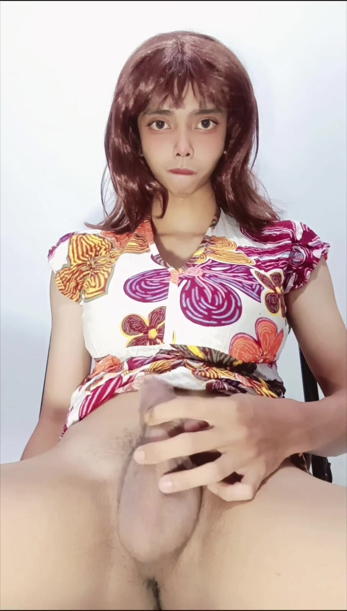 MaureenNadh: La bella sissy asiatica si masturba a tarda notte