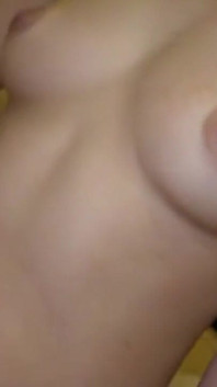 La bellezza ex geisha rivela il suo longing privato mentre la sua elegante composure si scioglie in un momento creampie profondo e intenso