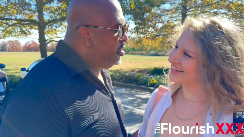 The Flourish XXX: Ivy stava aspettando il suo uomo e è scivolata su un...