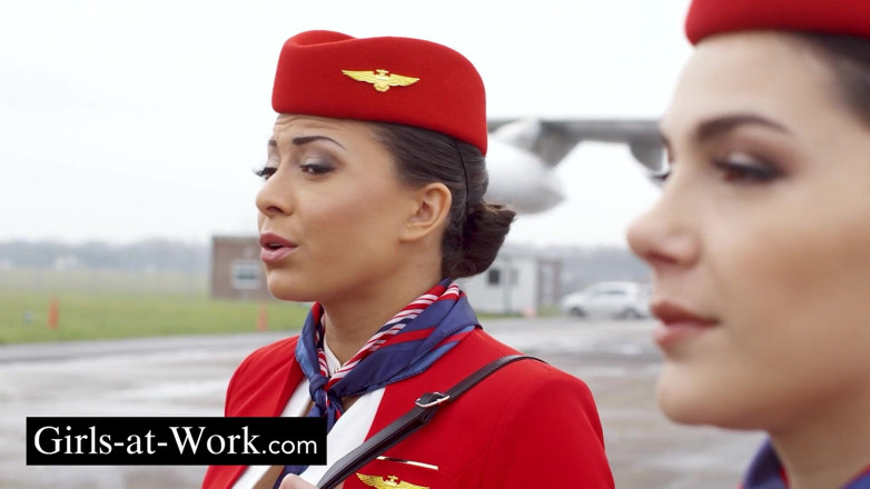 Girls At Work: Czwórka z stewardessami w prywatnym odrzutowcu