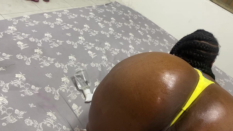 olivercastelistar: 그녀의 투명도, 그녀의 엉덩이와 그녀의 카멜토는 나를 미치게 만든다