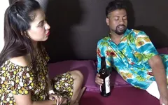 L'uomo appena sposato è venuto con l'ex fidanzata e ha fatto una sessione di cazzo completamente goduta