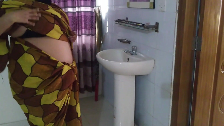 Aria Mia: Jab tamil seksi mosi bistar ke neche phans jate hai...