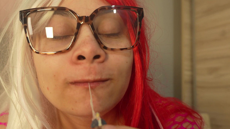 AmayaMori: Dev götlü üvey kız kardeş sakız çiğniyor, sonra minik üvey kız kardeşine baloncuklar...