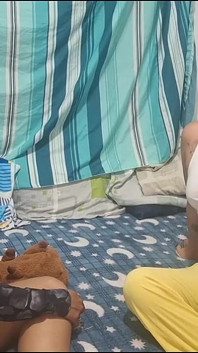 Büyük memeli ve götlü en iyi arkadaşlar ev yapımı lezbiyen seks yapıyor, amından amına