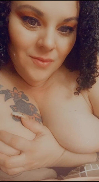 Curvyliz9: Horny in shower