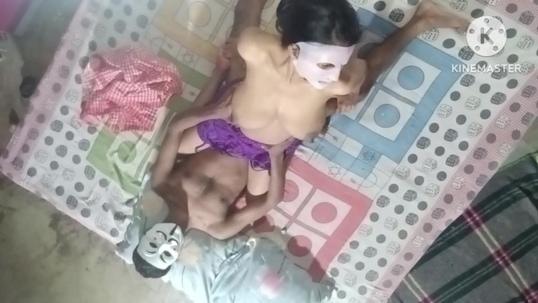 Nisha bhabhi ki chudai: Зрелая женщина трахается с другом сына