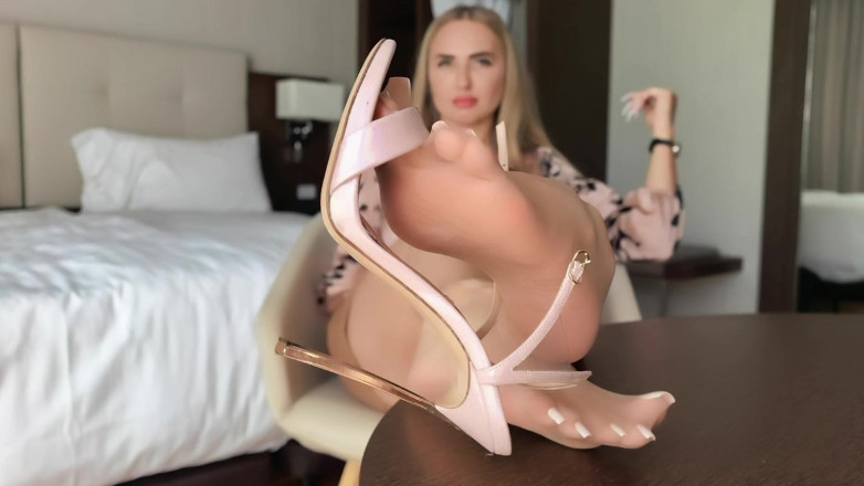 Goddess Lena: Sandals en nylon voeten