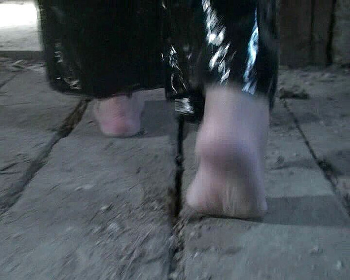 Anna Devot: Annadevot - op blote voeten door de modder