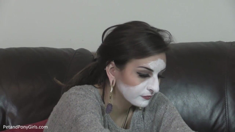 Her Kink UK: Dipingere le gattino