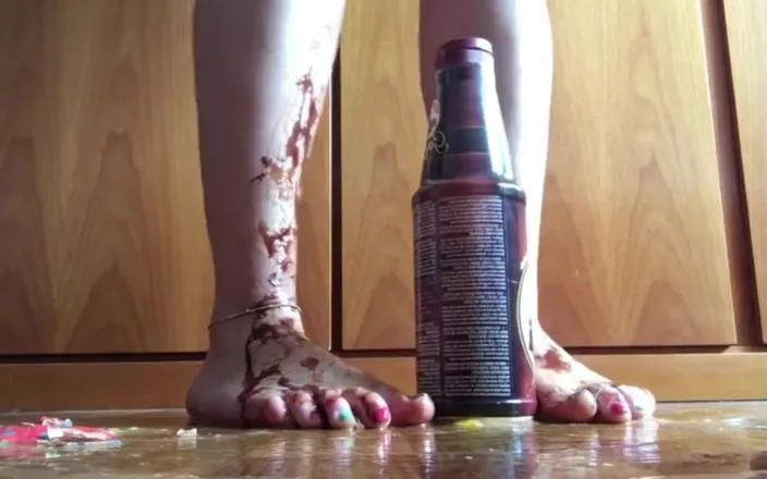 Niki studio: Sexy High Heels Crushing Egg