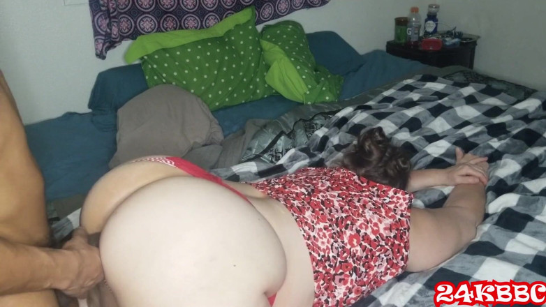 24KBBC: Att bryta den MILF fitta