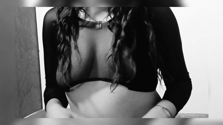 Mili069: Que Te Parecen Mis Senos 🥰. Serie De Videos Blanco Y...