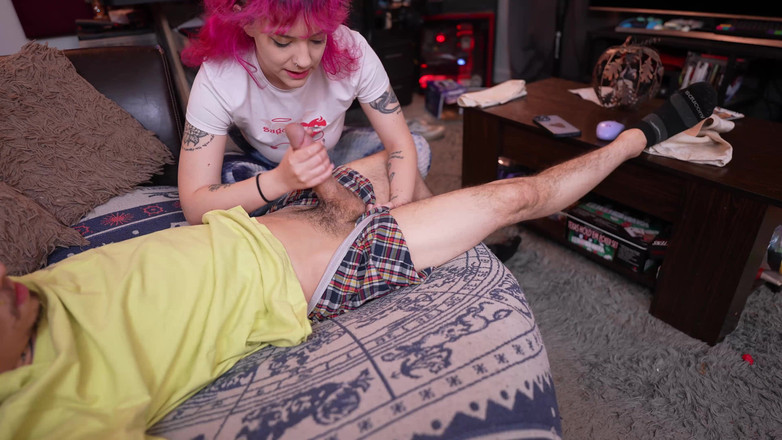 lilredvelvettt: 義理の兄弟によって生まれ育てられた