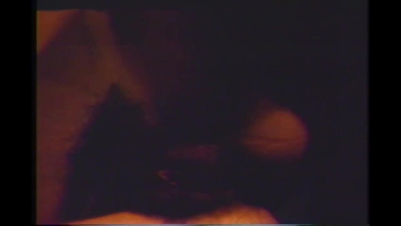 Vintage Usa: सुंदर युवा रंडी की बालों वाली चूत में राक्षसी लंड विंटेज द्वारा चुदाई