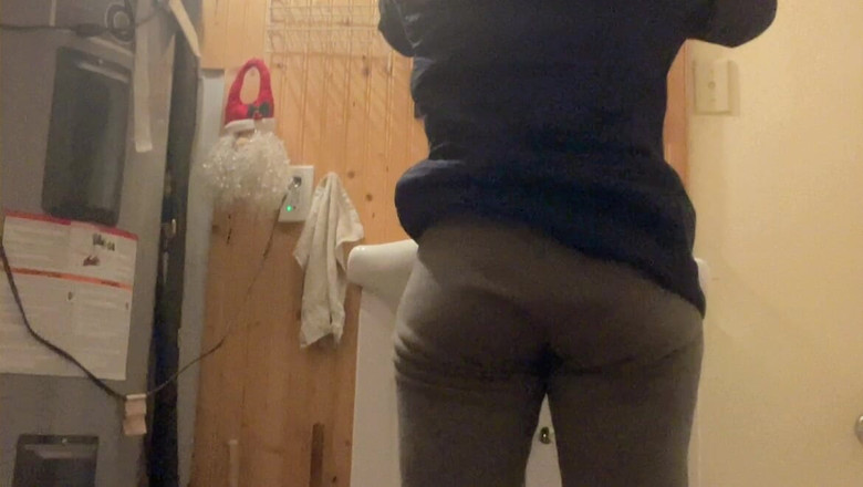 sweethanajapanese: Hana Weź Kubek Wody Oczyścić Swoją Cipkę W Łazience