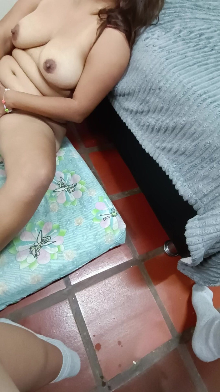 Scarletttejones: De dildo duwen met de voyeur naast me