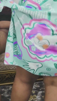 Una troia molto formosa e calda in un nuovo video di sesso egiziano. Un uomo dell'Alto Egitto sta scopa Basant nel suo culo grosso.