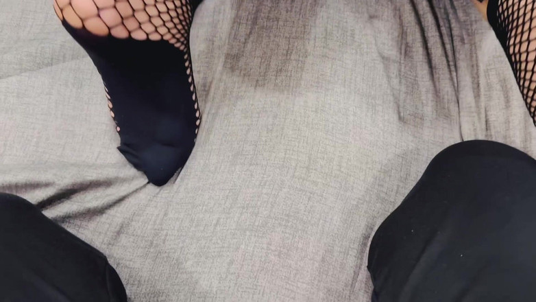 Asian Holes: Üvey erkek kardeş onu seksi iç çamaşırlı görmek için üvey kız kardeşini...