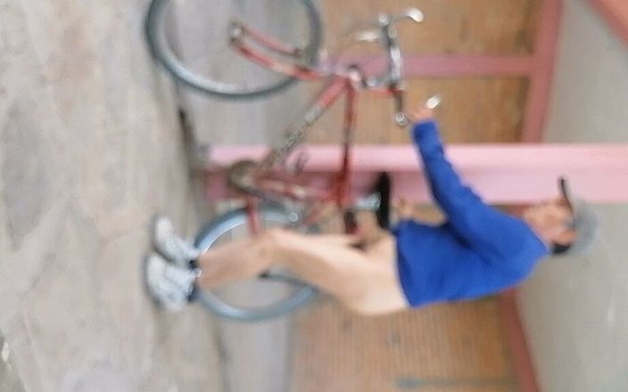 Marga9012: Mart123 på cykel