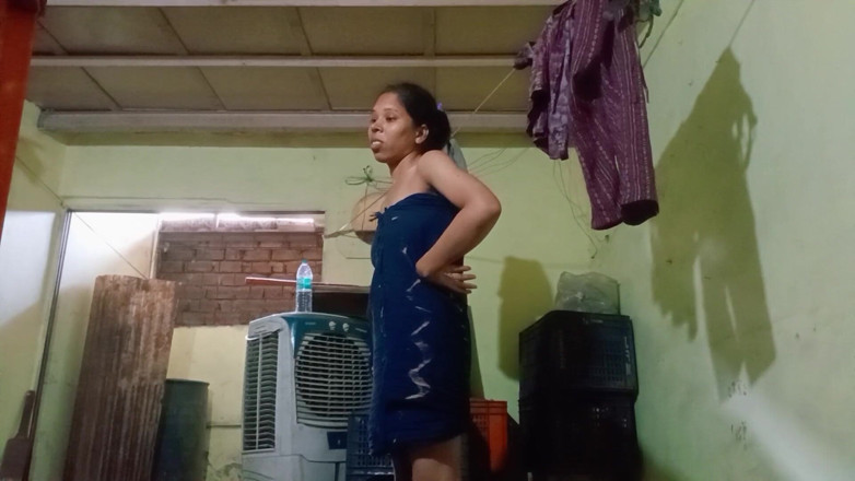 NikiRathod: Seks gaya doggy sama divya di rumah tetangga