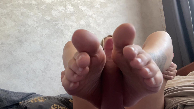 Stacy_via: Fetysz stóp bawiący się twoim penisem